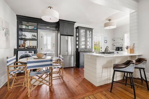 Dining - 5BR Spring Street Duplex - Walk to King Street (Charleston)
