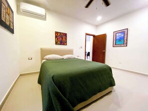 2 slaapkamers, een strijkplank/strijkijzer, wifi, beddengoed