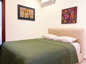 2 slaapkamers, een strijkplank/strijkijzer, wifi, beddengoed