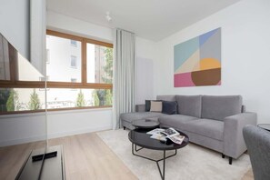 Een televisie en een kantoor
