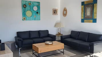 TV, DVD player, table tennis, stereo
