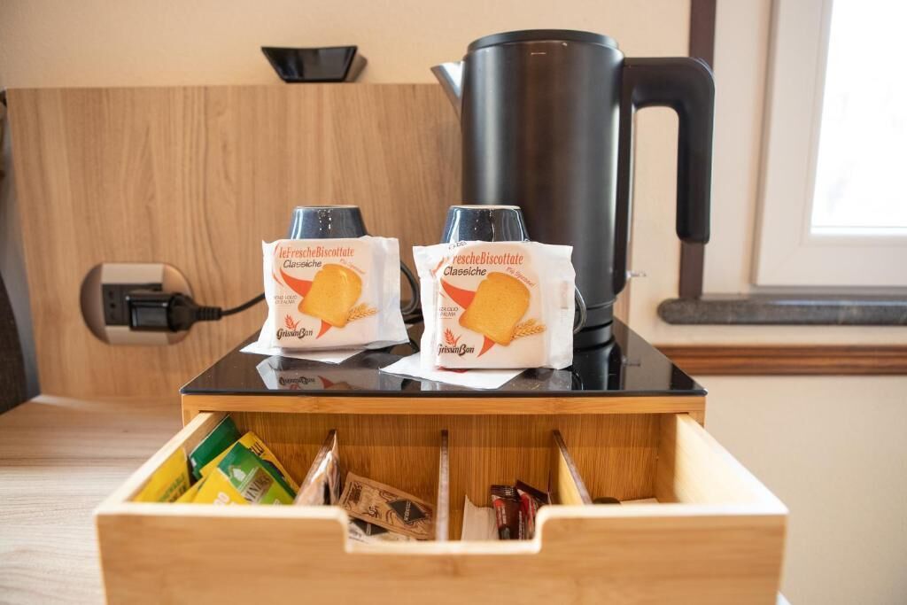 Quarto solteiro clássico, sacada, vista para o pátio | Café e/ou cafeteira