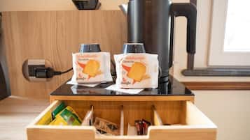 Quarto solteiro clássico, sacada, vista para o pátio | Café e/ou cafeteira