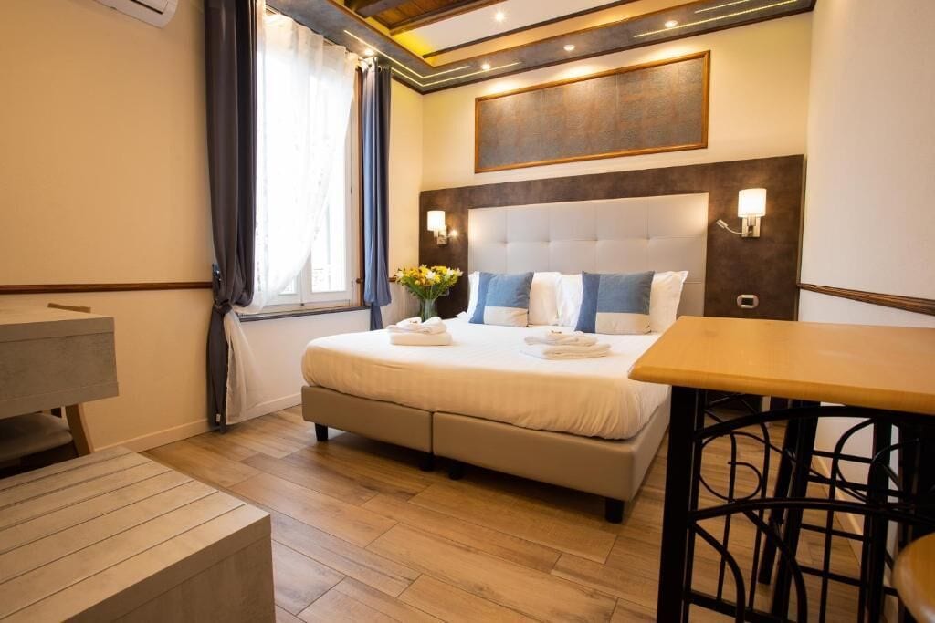 Chambre Standard Double ou avec lits jumeaux, vue ville | Coffres-forts dans les chambres, rideaux occultants