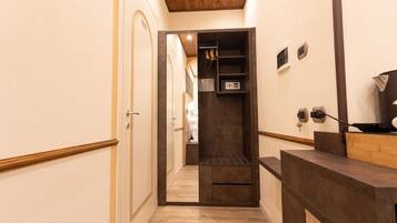 Comfort trippelrum - balkong - utsikt mot staden | Interiör