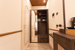 Quarto triplo conforto, sacada, vista para a cidade | Parte interna