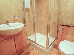 Shower - Mews Cottage 7 (Keswick)