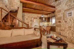 TV - The Stonemade houses "Kiriaki"
Entire home in Kavousi, Greece (Phalasarna)