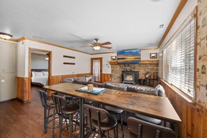 Basic-Haus, Terrasse, Bergblick | Innenbereich