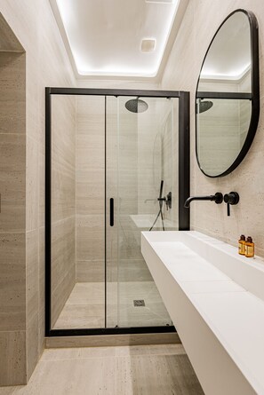 Hair dryer - 1#New suite 8 personnes- Saint Germain Notre-Dame (Paris)