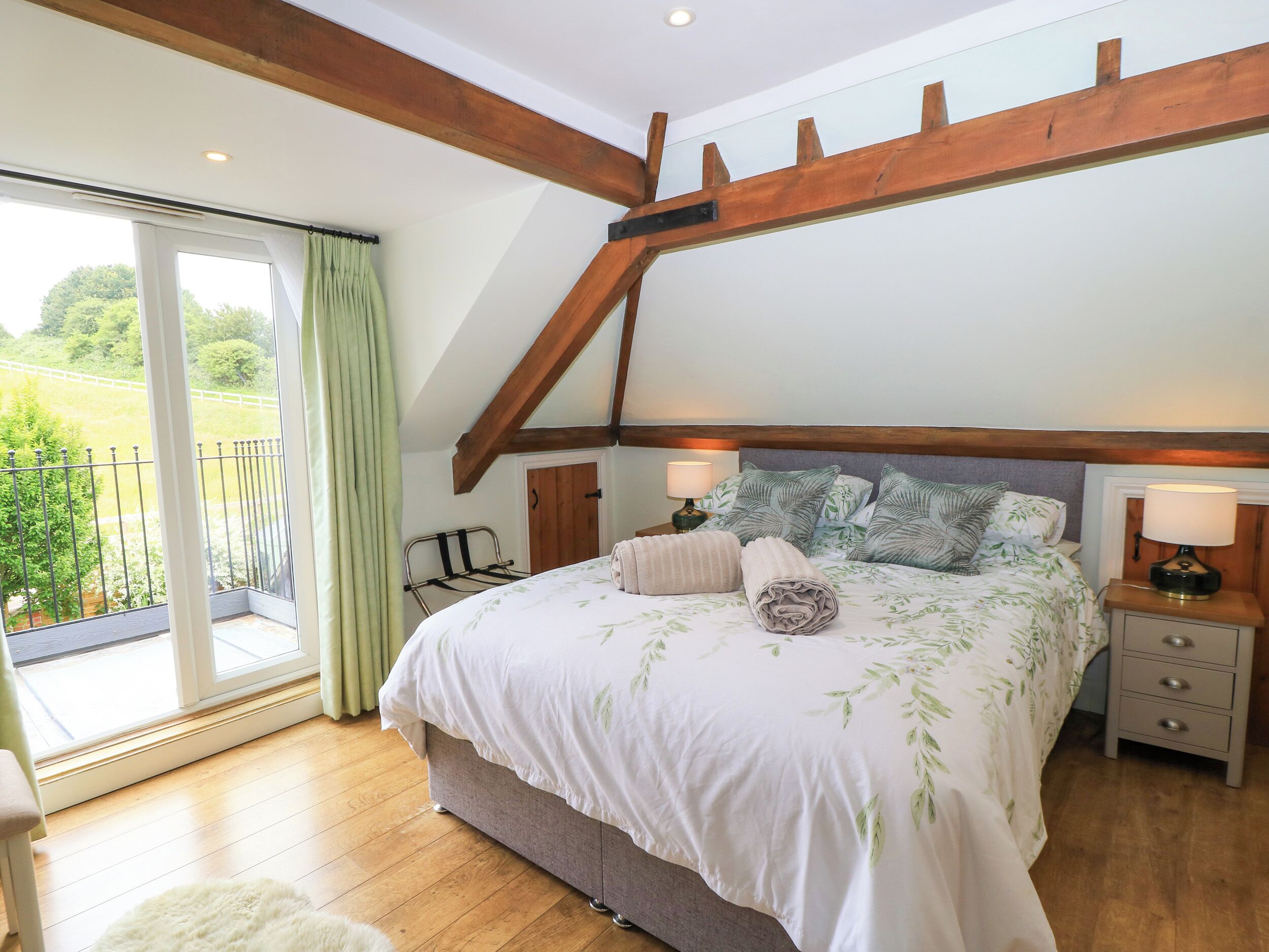 Cottage | 2 bedrooms, WiFi (free), individually decorated, individually furnished