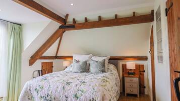 2 bedrooms, individually decorated, individually furnished, free WiFi