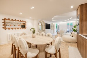Dining - 6#New suite 8 personnes- Saint Germain Notre-Dame (Paris)