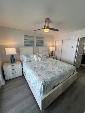 2 habitaciones, tabla de planchar con plancha y cuna de viaje 