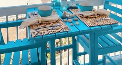 NEW LISTING! DIRECT BEACHFRONT~2 Bd/2Bth Fully RENOVATED throughout. DISCOUNTED!