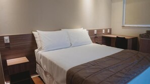 ห้องสแตนดาร์ดดั  บเบิลสำหรับพักเดี่ยว | ตู้นิรภัยในห้องพัก, พื้นที่ทำงานแบบใช้แล็ปท็อป, ผ้าม่านกันแสง