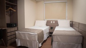 In-room safe, laptop workspace, blackout curtains, soundproofing - HOTEL GOLDEN INN (Conselheiro Lafaiete)