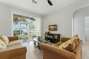 Living area - 3BR Condo Windsor Palms Near Disney (Kissimmee)