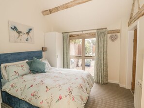 2 Schlafzimmer, individuell dekoriert, individuell eingerichtet