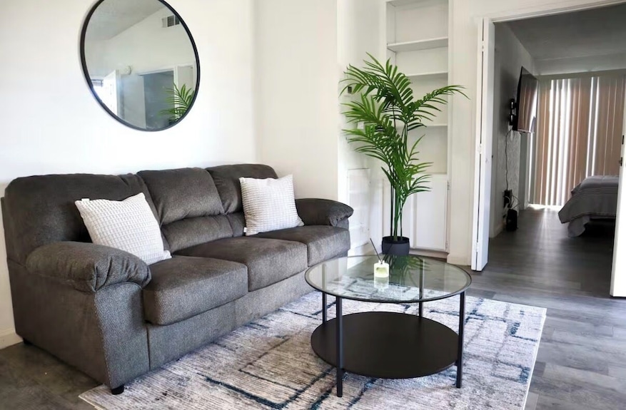Cozy 1-bedroom Condominium - Bakersfield, CA