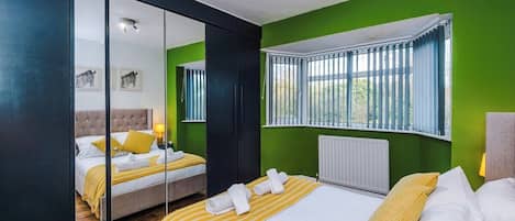 3 Schlafzimmer, BĂŒgeleisen/BĂŒgelbrett, Internetzugang, BettwĂ€sche