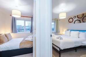 3 bedrooms, iron/ironing board, Internet, bed sheets - Manchester Modern Exquisite 3BR | Family & Work (Greater Manchester)