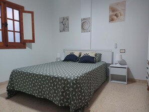2 bedrooms, iron/ironing board, WiFi, bed sheets