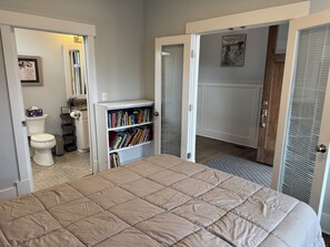 5 bedrooms, iron/ironing board, WiFi, bed sheets - Handicapped- Accessible, Family-Friendly Home near UVA (Charlottesville)