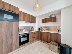 Fridge, microwave, oven, coffee/tea maker - Le Rubicole, Élégant & Confortable (Montpellier)