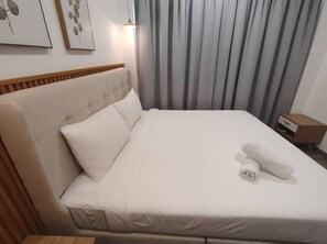 Soundproofing, iron/ironing board, free WiFi - Agile Grand Prime  suite TRX by KL (Kuala Lumpur)