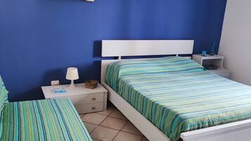 3 bedrooms, iron/ironing board, bed sheets, wheelchair access