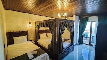 Quarto triplo luxo, sacada, vista para a cidade