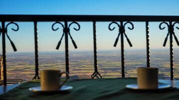 Chambre Deluxe, balcon, vue ville | Vue de la chambre