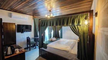 Deluxe Room, Balcony, City View