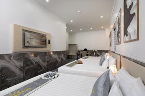 Kolmen hengen luksushuone, näköala pihalle | Kylpylä