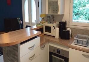 Private kitchen - T2 terrace parking facing the Thermes de Borda, quiet 2 steps from downtown (Dax)