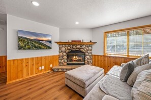 Living area - Log Cabin Dream (Big Bear Lake)