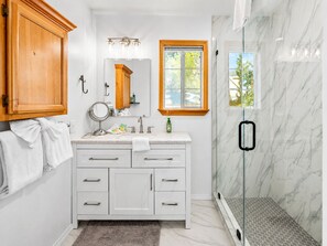 Bathroom - Log Cabin Dream (Big Bear Lake)