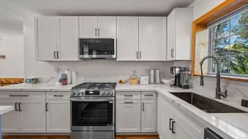 Basic-hus - terrasse - bjergudsigt | Privat køkken