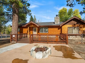 Front of property - Log Cabin Dream (Big Bear Lake)
