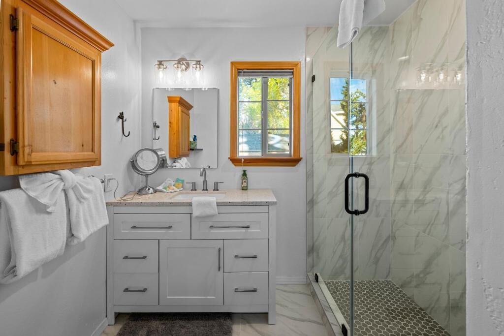 Bathtub dan shower terpisah