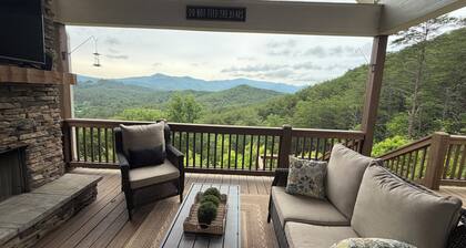 4-Bed, 4.5 bath house with a pool table, outside fire pit and georgous views!