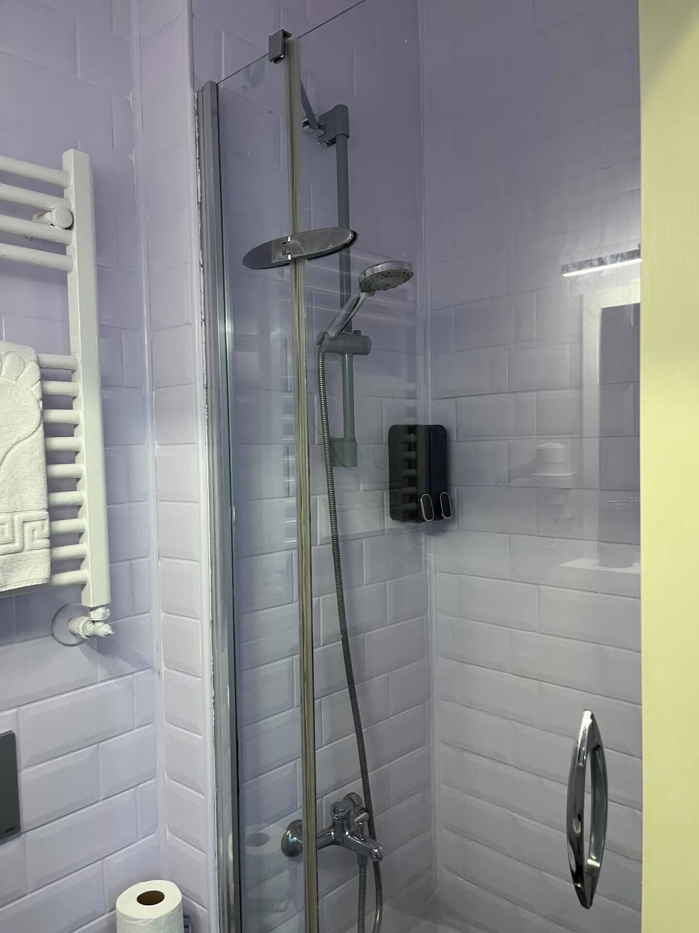 Classic Room | Bathroom | Free toiletries, hair dryer, towels, soap