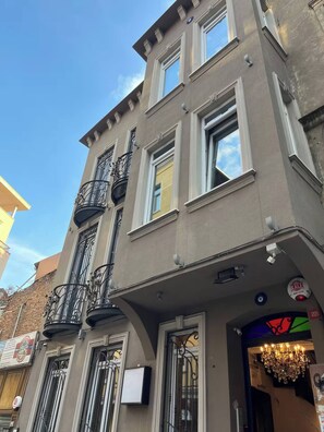 Classic Room | Exterior detail - Arakat Suite Hotel (Beyoğlu)
