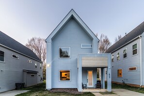 Exterior - Quiet Charlotte Home, Sleeps 8, Near Uptown (Charlotte)