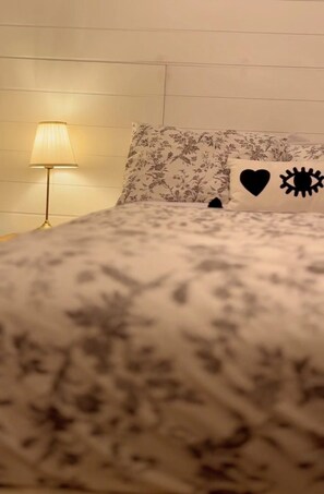 7 quartos, ferros/tábuas de passar roupa, Wi-Fi, roupa de cama