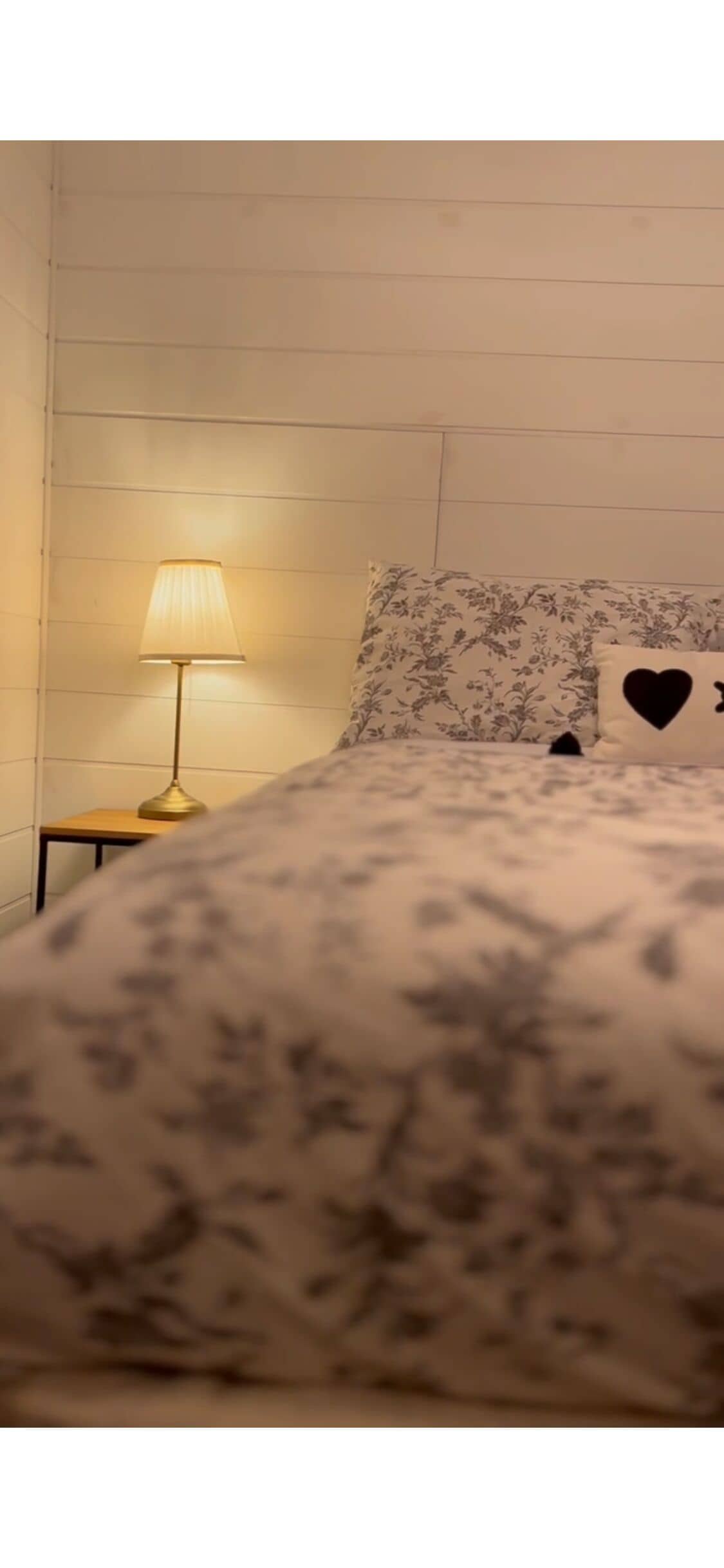 7 chambres, fer et planche à repasser, Wi-Fi, draps fournis