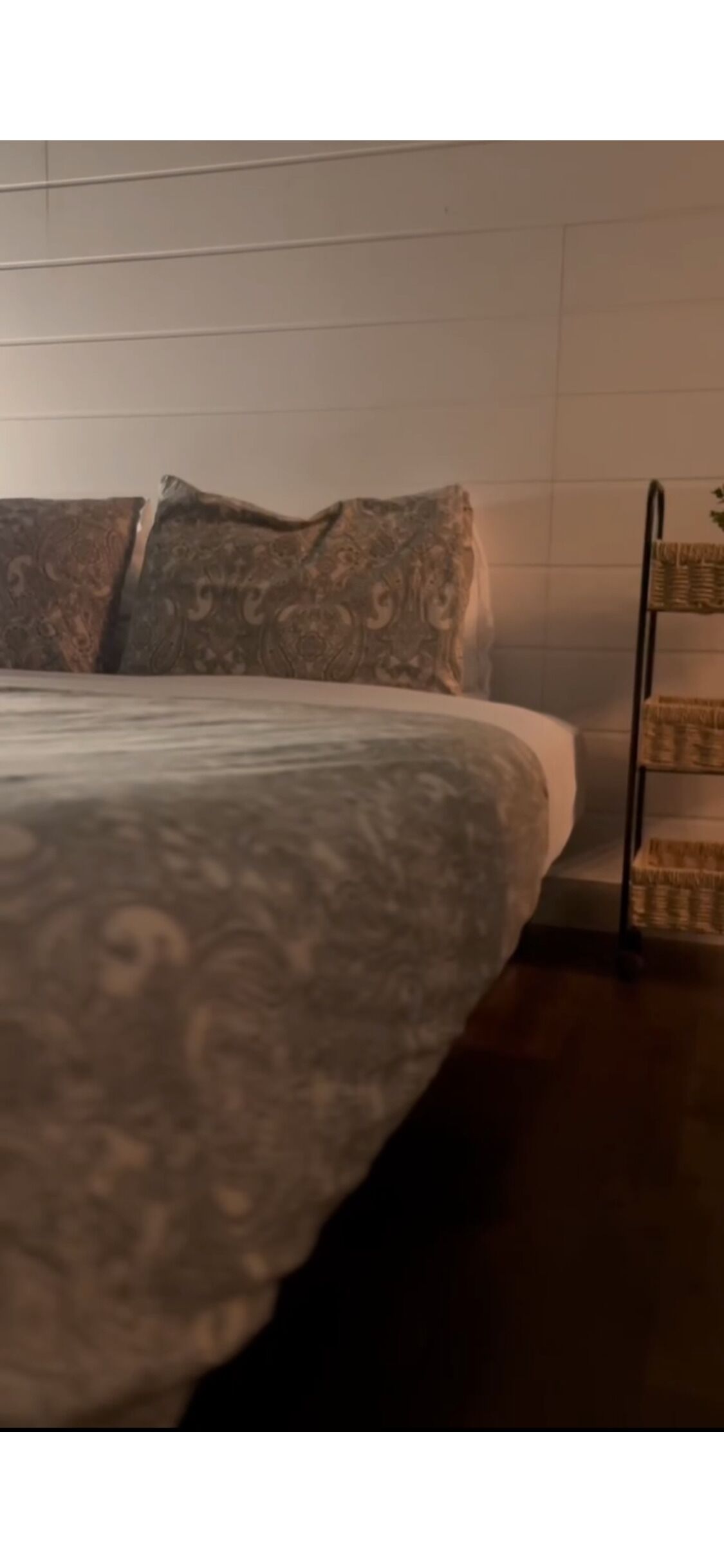 7 chambres, fer et planche à repasser, Wi-Fi, draps fournis