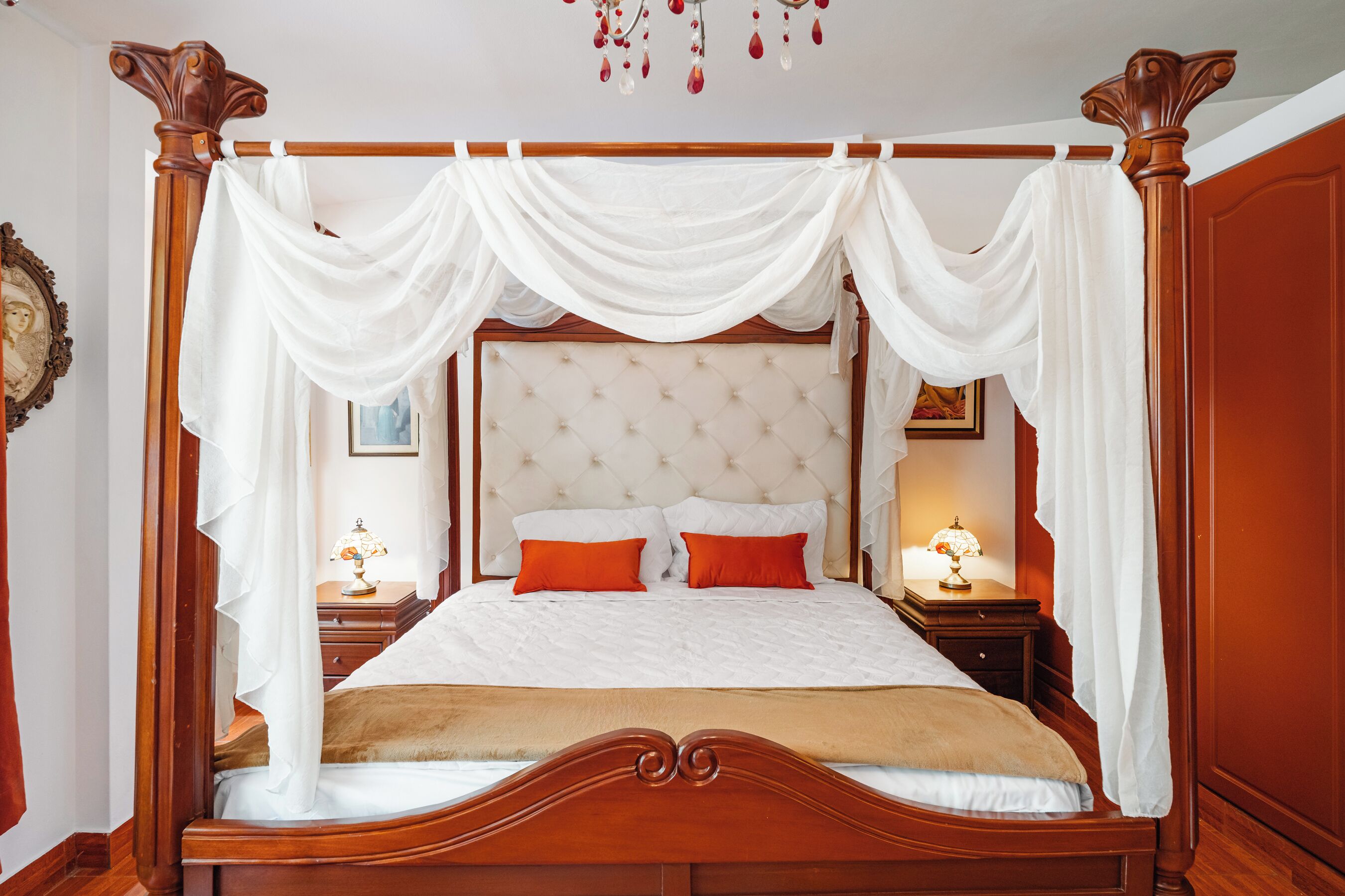 4 bedrooms, desk, iron/ironing board, free WiFi