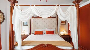 4 bedrooms, desk, iron/ironing board, free WiFi